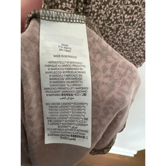 Boden Jersey Knit Flutter Sleeve Ditzy Floral Smocked Green Dress Pockets US 10 - Picture 6 of 8